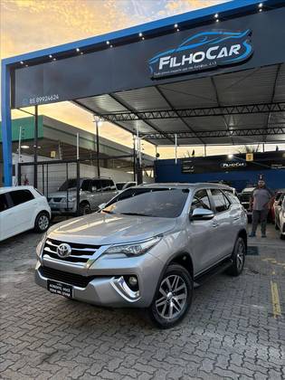 TOYOTA HILUX SW4 2.8 SRX 4X4 7 LUGARES 16V TURBO INTERCOOLER DIESEL 4P AUTOMÁTICO